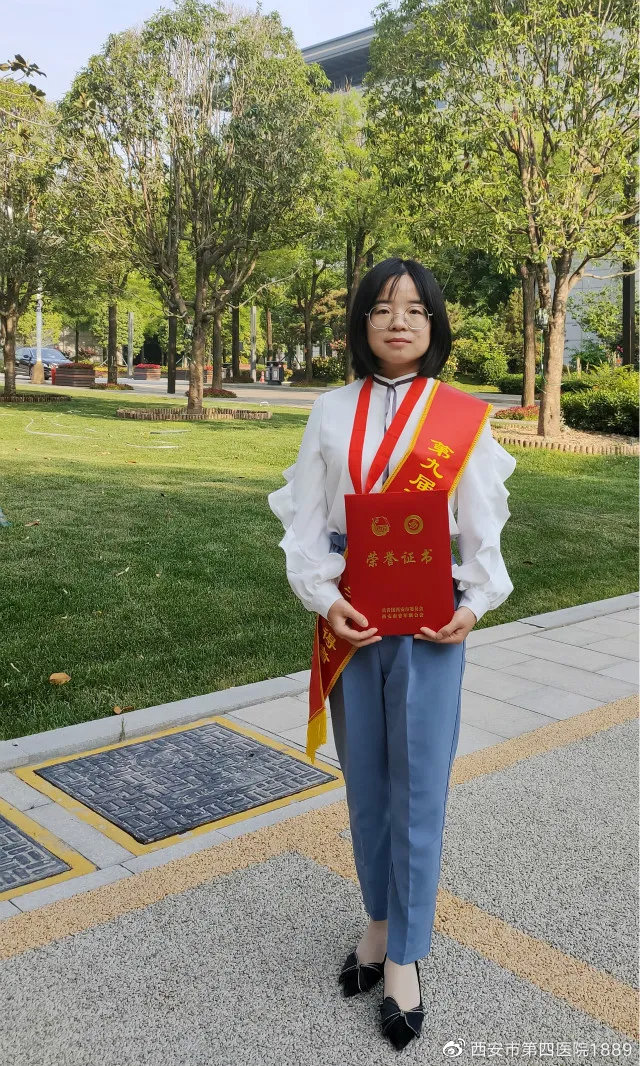 说明: https://wx1.sinaimg.cn/large/005EkqLuly4geey2tuwdzj30hs0tm7ad.jpg